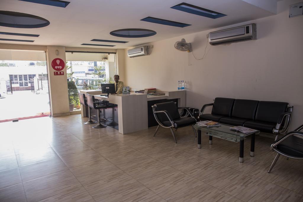 Oyo 1359 Hotel Best Inn Bhubaneswar Exterior foto