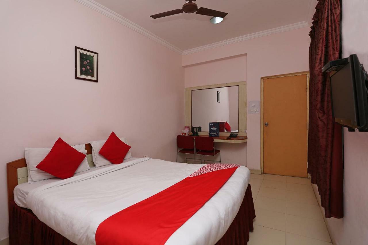 Oyo 1359 Hotel Best Inn Bhubaneswar Exterior foto